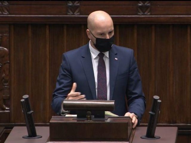Wiceminister zdrowia: możliwe testowanie nauczycieli przed ich powrotem do szkół