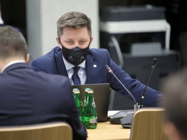 Dworczyk: do końca marca powinno do Polski dojechać około 840 tys. dawek szczepionki firmy Moderna