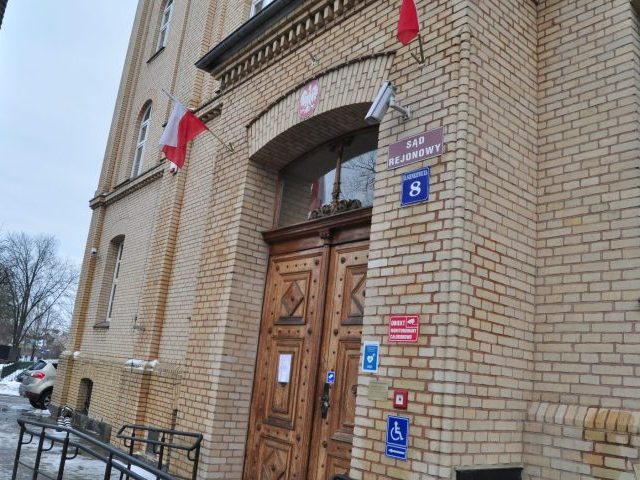 Oszustwa i wyłudzenia na 400 tysięcy złotych, 42-latek z Rozóg usłyszał 23 zarzuty