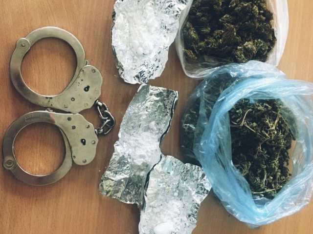 Narkotykowa akcja szczycieńskich kryminalnych, 47-letni diler i jego 27-letni klient zatrzymani