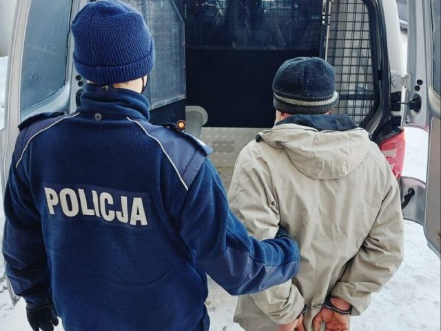 Poszukiwani przez sąd w rękach policji