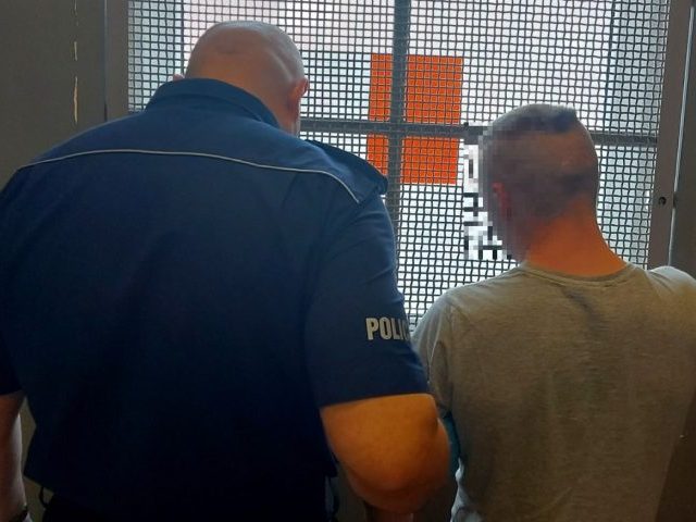 Ukrywający się 21-latek „odnalazł” w... domu