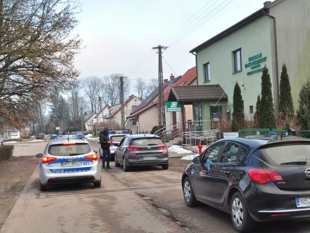 Szok! Policjant podejrzany o napad na bank w Rozogach