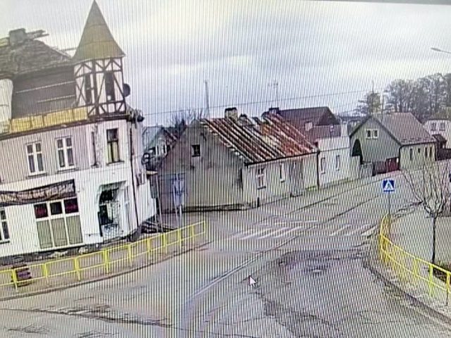 Zabytkowa kamienica bez dachu, ruszyły remonty