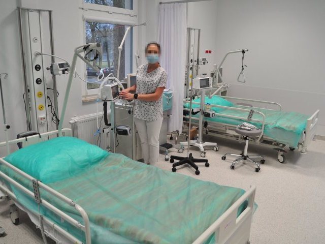 MZ: w szpitalach jest 34 864 pacjentów z COVID-19; o 173 więcej niż w środę