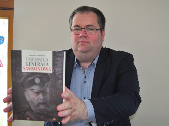 Wójt Ambroziak odkrywa tajemnice generała Samsonowa, spotkanie autorskie z wójtem pisarzem