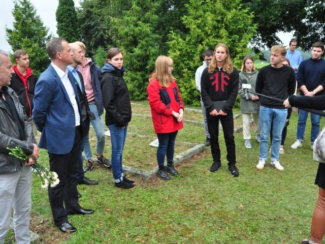 Cmentarz połączył żywych z wielu krajów (zdjęcia)