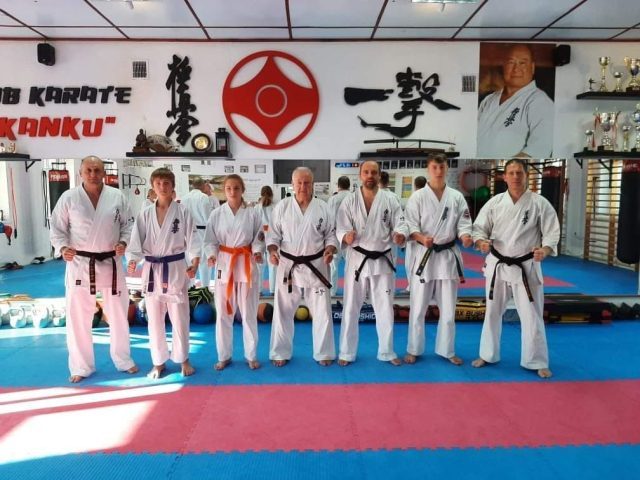 Trzy i pół godzinny test karate