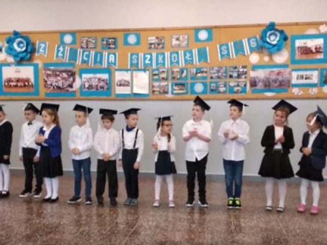 Pasowanie pierwszoklasistów w „szóstce” (wideo)
