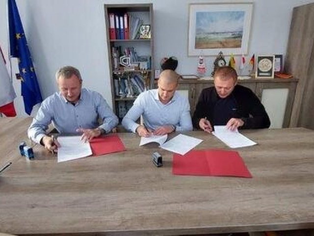 Wyasfaltowana stacja w Gromie