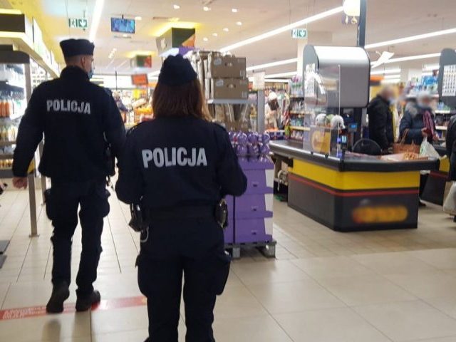 Policja apeluje: Nie narażaj bliskich na święta w izolacji. Noś maseczkę!