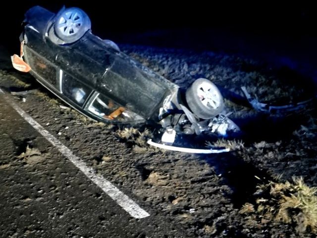 Subaru doszczętnie zniszczone po próbie uniknięcia zderzenia z sarną