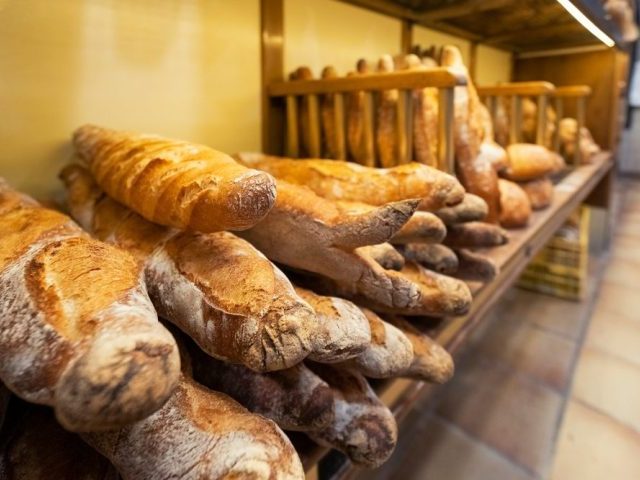 Pracownica piekarni pod wpływem alkoholu, 51-latka ukarana mandatem