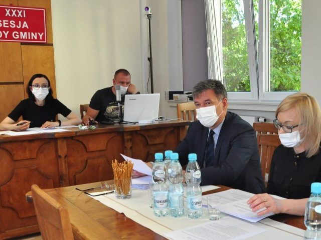 Ponad pół miliona na drogi i śmieci