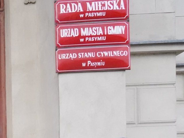 Pasym – obrażona gmina, ściga komentujących