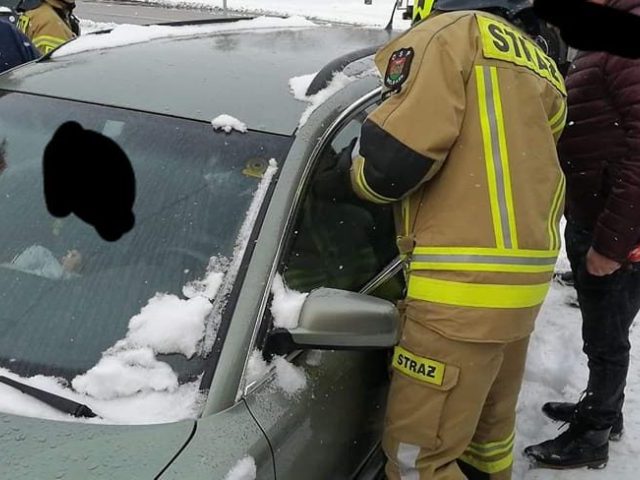 Zatrzaśnięte kluczyki i... dziecko