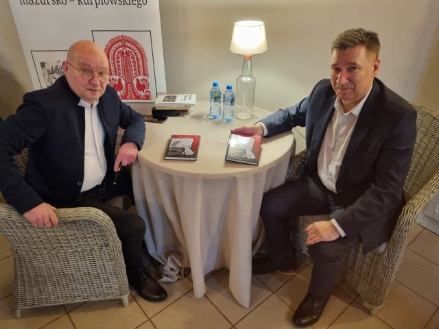 Ksiądz, pisarz, poeta... spotkał się z mieszkańcami Rozóg (zdjęcia)