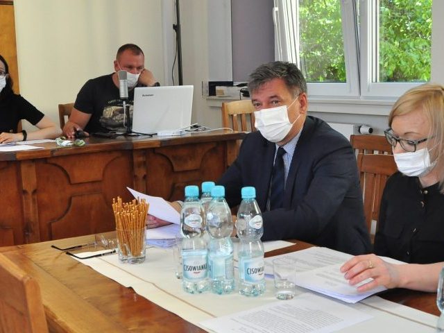 Po 20 tysięcy na turystykę