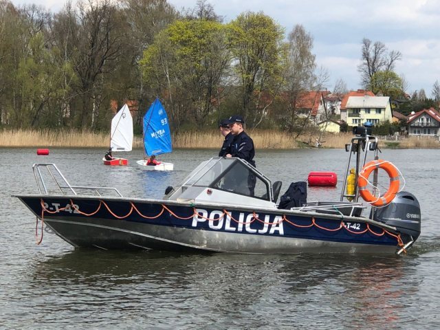 Policyjni wodniacy ze Szczytna rozpoczęli służby na wodzie