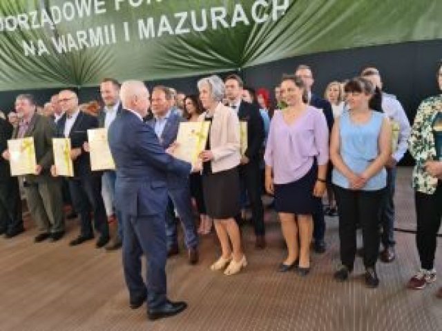 Sołtys z Klonu Danuta Ruszczyk wyróżniona przez marszałka województwa