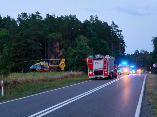 Znowu groźnie na drogach, 21-latek śmigłowcem LPR poleciał do szpitala