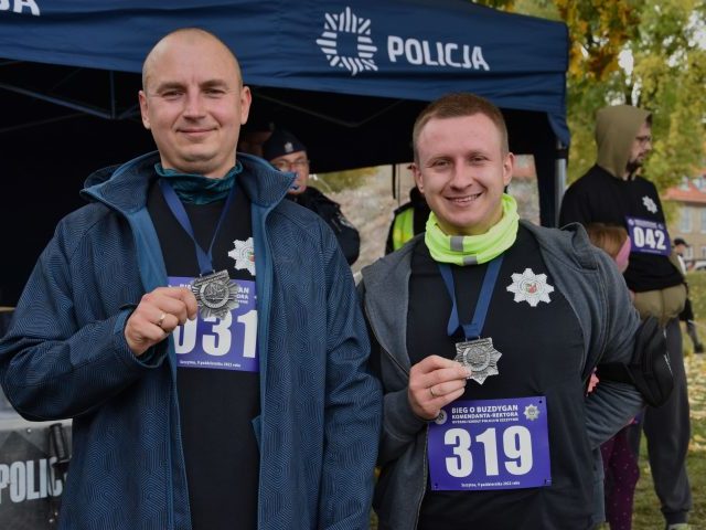 Funkcjonariusze ze Szczytna pobiegli dla Wdów i Sierot po Poległych Policjantach (zdjęcia)