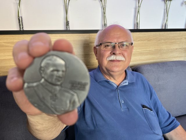 Wiesław z medalem Bolesława