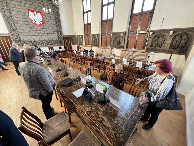 Oglądaj sesję Rady Miejskiej w Szczytnie na żywo, dziś podatki (wideo)