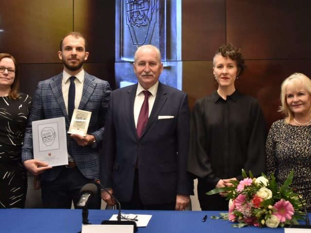 Stypendia marszałka pomagają rozwijać skrzydła najzdolniejszym studentom