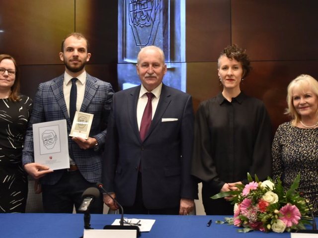 Stypendia marszałka pomagają rozwijać skrzydła najzdolniejszym studentom