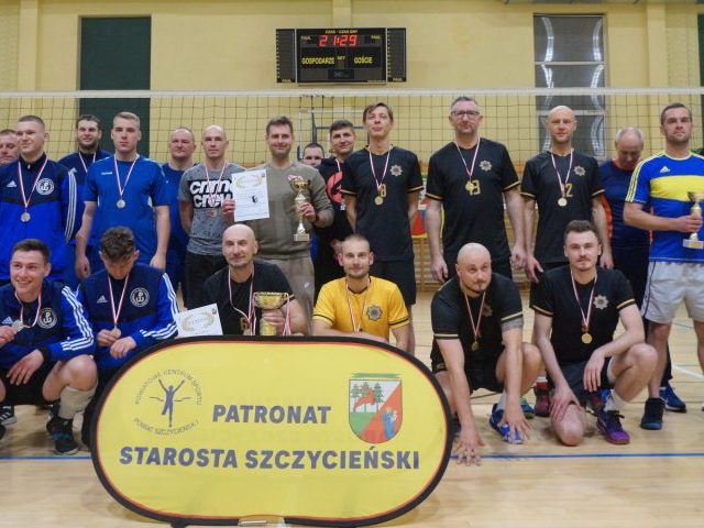 Mundurowi spotkali się przy siatce, policjanci z WSPol najlepsi