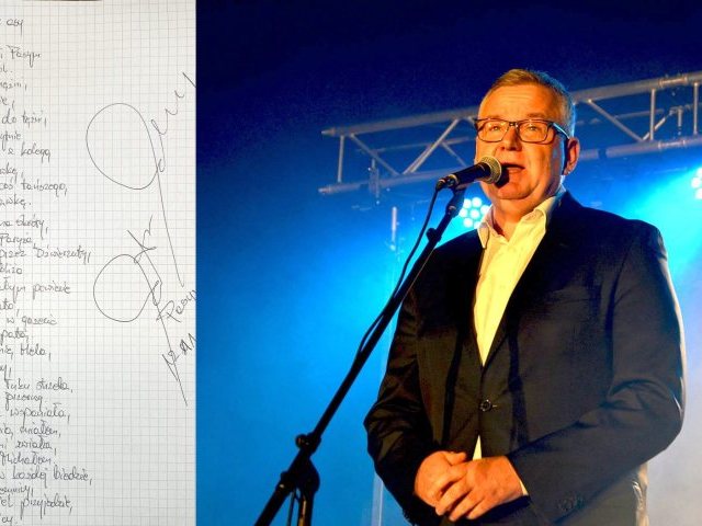 Artur Andrus - dżentelmen na pasymskiej scenie - śpiewał tekstami „Tygodnika Szczytno” (zdjęcia)