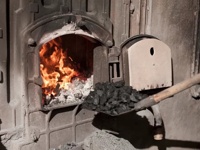 Mieszkańcy Rozóg mogą już kupować węgiel z rządową dopłatą