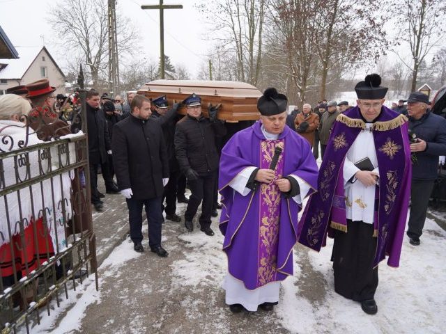 Ostatnia droga Józefa Zaperta. Byłego wójta żegnały setki osób (zdjęcia)
