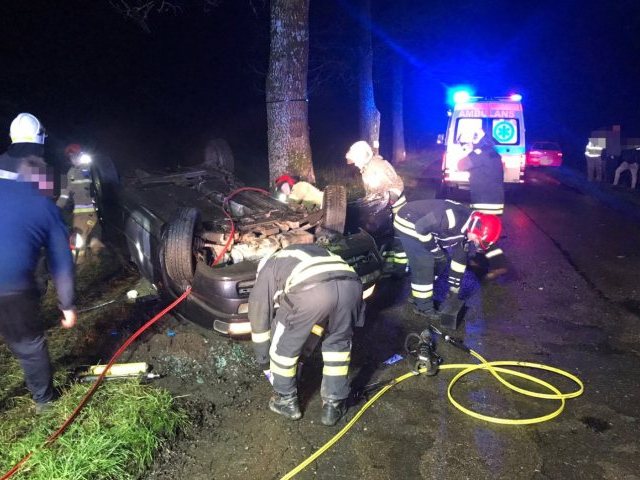 Pasażer z wypadku pod Grzegrzółkami nie żyje. Będą nowe zarzuty dla kierowcy (zdjęcia)