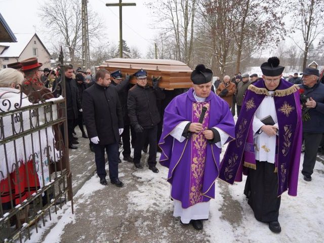 Ostatnia droga Józefa Zaperta. Byłego wójta żegnały setki osób (zdjęcia)