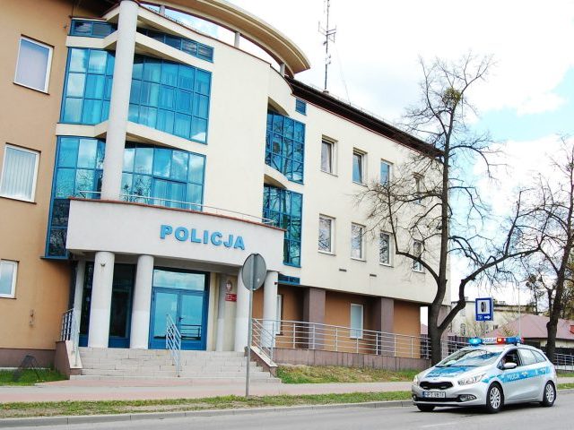 Trzech poszukiwanych w rękach policji, jeden sam przyszedł do komendy
