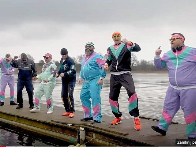 Panowie z Gminy Dźwierzuty zaskakują niesamowitym klipem na Dzień Kobiet - hit tegorocznej wiosny? (wideo)