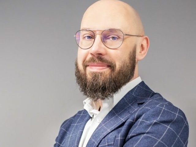 Leasing - Finansowanie na miarę Twoich potrzeb, od samochodów po oprogramowanie i maszyny przemysłowe – doradza Kamil Bloch
