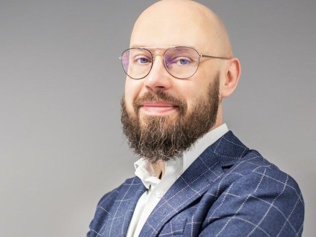 Leasing - Finansowanie na miarę Twoich potrzeb, od samochodów po oprogramowanie i maszyny przemysłowe – doradza Kamil Bloch