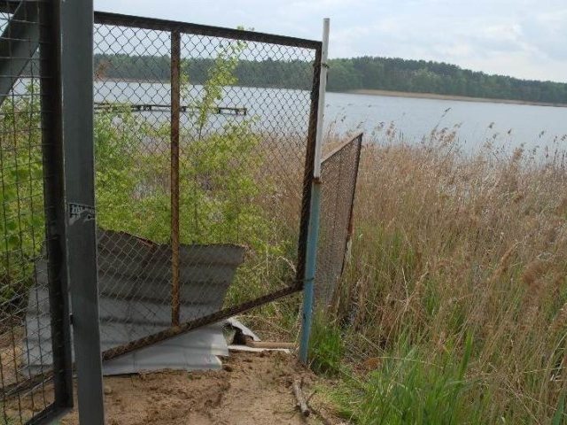 Nielegalne grodzenie brzegów jezior - problem w naszym powiecie