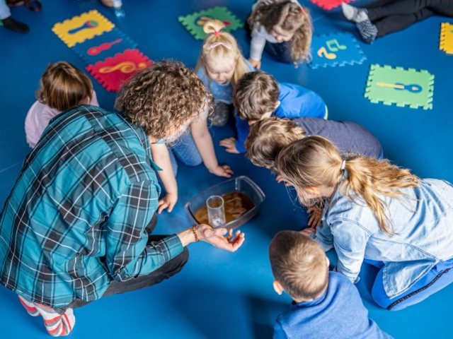 Odkryj świat języka angielskiego z Tomaszem Banulem i Musical Babies! Bezpłatne zajęcia pokazowe już w piątek, 16 czerwca!
