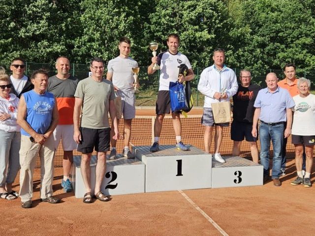 Paweł Dąbrowski triumfuje w X Turnieju Tenisowym o Puchar Wójta Gminy Szczytno