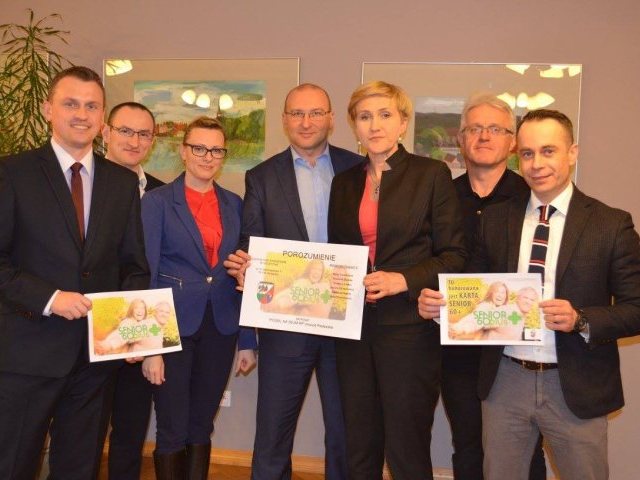 Oszczędzaj dzięki powiatowej karcie Senior 60+ (zdjęcia)