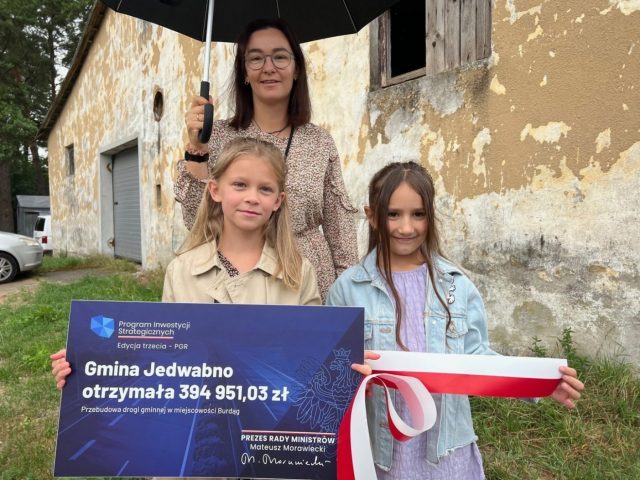 Uroczyste otwarcie odremontowanego odcinka jezdni w Osadzie Burdąg (materiał wideo)