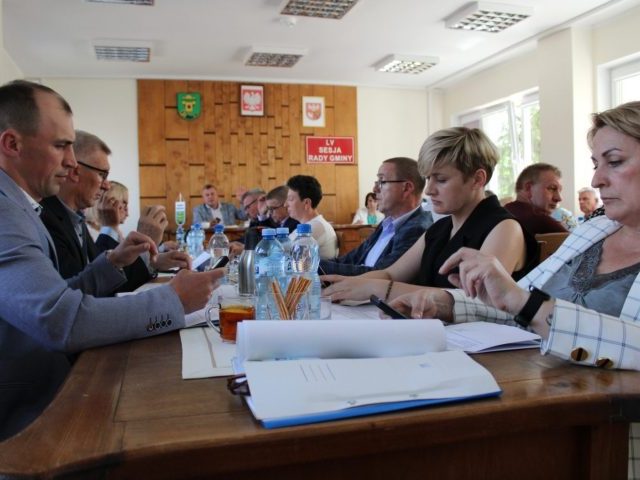 Jak się wiedzie radnym z Rozóg?  Przeglądamy oświadczenia majątkowe