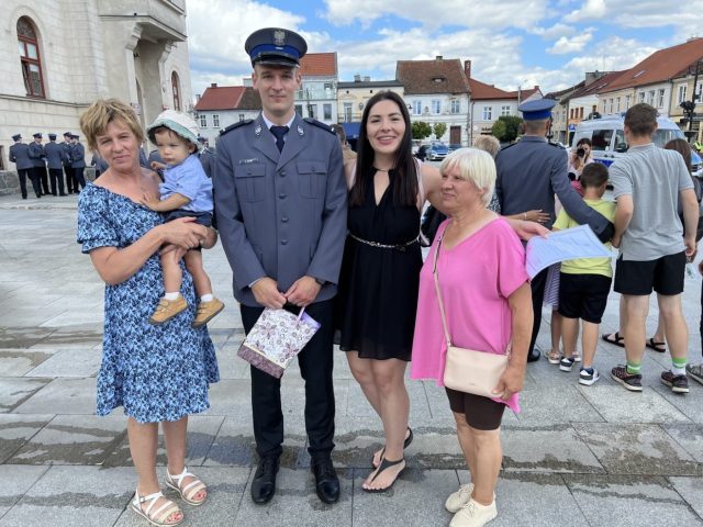 Powiatowe Święto Policji. Iwona Sieja, Agnieszka Warowna, Przemysław Godlewski wyróżnieni medalami i odznakami