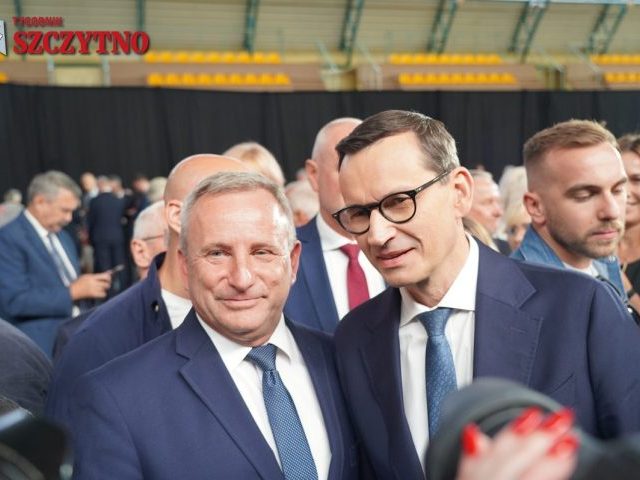 Premier Mateusz Morawiecki w Szczytnie wręczył samorządowcom promesy na inwestycje