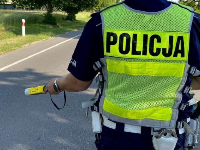 27-latek na sądowym zakazie za kierownicą opla