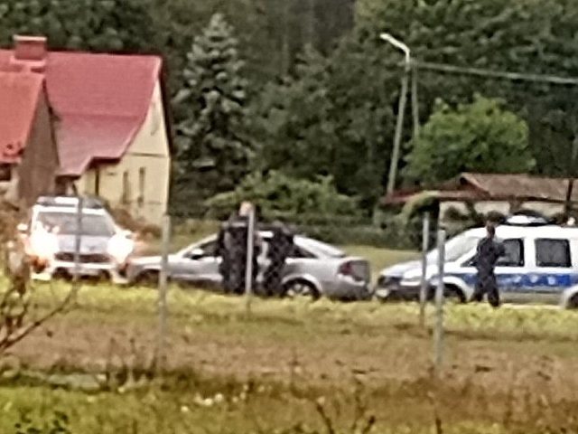 Policyjny pościg. 27-letni mężczyzna uciekał przed kontrolą i uszkodził dwa radiowozy (zdjęcia)